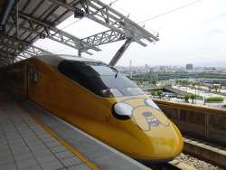 nancyhsu1990:  Taiwan High Speed Rail turned the latest train into the world’s first Cartoon Network theme train.  Had a great time riding it, though somehow it seems that parents are more excited then the kids…  We never get anything this cool where