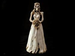 hominnimoh: sixpenceee: This is a beautiful sculpture of a gothic style bride in a wedding dress holding a bouquet. Made of cast resin. Link literal corpse bride  