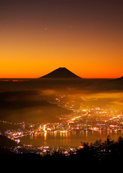 coiour-my-world: Red dawn ~ Mt Fuji ~ by Takashi