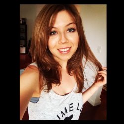 Jennette McCurdy with red hair.  I recently tweeted to her on Twitter and mentioned that she&rsquo;d look great with red hair. This is her new profile pic on Twitter. I&rsquo;d like to think I had something to do with that. :)