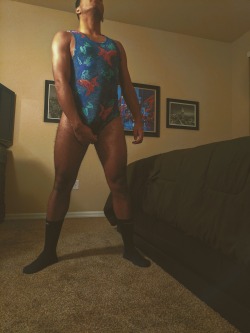 guysinshortsandsocks: theebrownpeople: Getting ready for a night of fun 😎 You know they are hot 