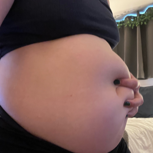 chubbypiggysblog:I just woke up and I still feel huge from yesterday… I can’t wait to see how much more I’ll grow today 🤤