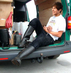 vlord76:  On Request: The full-size version of Austin Mahone in rubberboots (from the â€œBootsâ€ magazine cover)   I want a copy ofÂ â€œBootsâ€ magazine so bad.