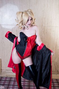 sexynerdgirls:  Harley Quinn inspired cosplay @PigeonFooShot at Anime Weekend Atlanta by @BentPic5 