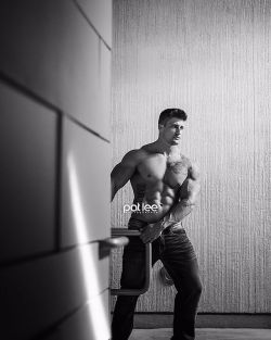 patlee:  http://bit.ly/2BeBphn ★ ★ Quinn Biddle by Pat Lee ⇢ @quinncidence8 ⇠  Pat Lee is based in Chicago and available for photography, video and media projects. ★  #bodybuilding #fitness #fitfam #gym #fitspiration #shredded #abs #aesthetics