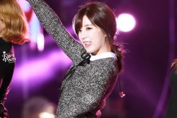 kpop-now:  Cutie Chorong sticking tongue out 