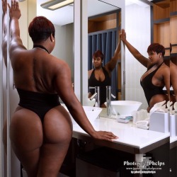 #humpday with Minnie @minniemars_ no editing since there is always dms about editing, models being photoshop  and such so embrace #bodypositivity  📸: @photosbyphelps 💇🏿‍♀️: @msveeshair #thick #busty #lingerie #photosbyphelps #melaninpoppin