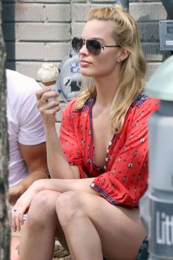 Margot Robbie - Toronto Ice Cream. ♥