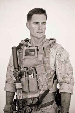 igunsandgear:  The Marine Project. Force Recon Marines prepare for deployment.  http://donmirra.com/photography/reportage/marines/