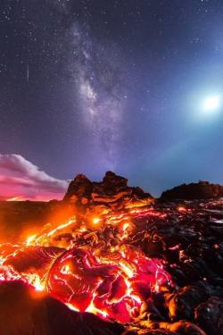 sixpenceee:  Lava of The Kelawia volcano, the moon, a falling meteorite and the Milky Way are all in one image taken by the photographer Mike Moselle. Via redditMore world posts here: sixpenceee.com/tagged/world