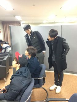 fyflamingminho:    Minho playing video games backstage at KBS Gayo Daechukje during dry rehearsals   