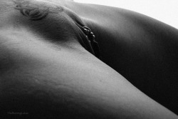 theburninglotus:  I think a woman’s mound is lovely. One of the reasons I chose to adorn mine. Maybe because mine has been smooth for so many years but it is a powerful contact point for me. “Mound of Venus” just sounds erotic, no?
