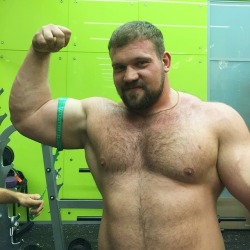 jimbibearfan:  fhabhotdamncobs:   W♂♂F     (WARNING!   No “Pretty Boys” here.)   I want this Russian powerlifter to fuck me.