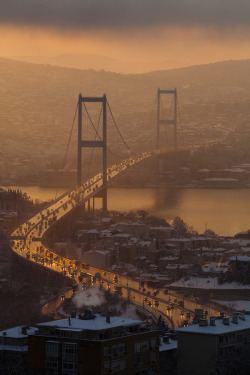 e4rthy:  Untitled by Emin Yeniacun   The Bosphorus Bridge, Istanbul (jan. 17, 2012)