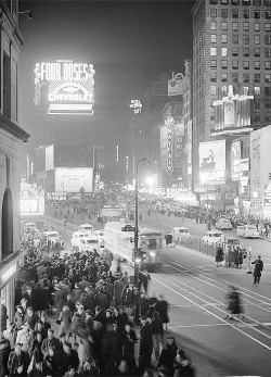 :  Times Square, New York. (1942)   