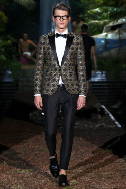 vogueguy:  http://vogueguy.tumblr.com  I think Dsquared2 have improved their tailoring a lottt with this collection, come on, look at that suit, its amazing, looks like a freaking Tom Ford 