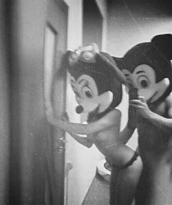 minniefodida:  OH YEAH Mickey