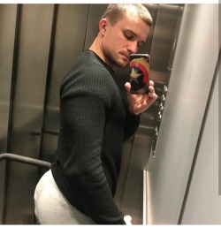 que-culo-miguel:  Some Spanish/Czech guy from Barcelona I thought his Ass was  worthy a post plus he’s hot IG @Alexis_atlant😍
