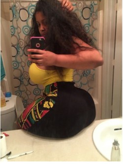 fatfuckbitch:  bruh-in-law:Ghetto Barbie   Wifey number 8  Baby got back! Big donkey butt!!