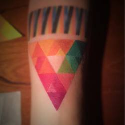 #tattoo #tatuaje #tattoocolors #triangulo #triangulos #triangle #triangles #colors #colores #brazo  #ink #inked #inkedup #inklife #lara #barquisimeto #venezuela #gabodiaz04