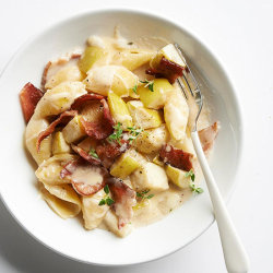 bhgfood:  Apple-Bacon Mac and Cheese: Need we say more? Good old Granny Smith apples leave every bite of this bacon-studded mac with a sweet finish. (BHG.com)