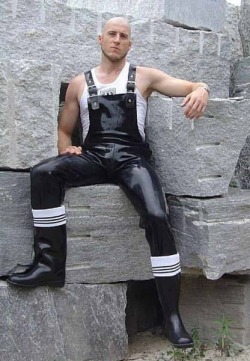 davebear9a:  Rubber dungarees  I love the bibs