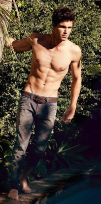 dreamguys: Robbie amell  