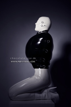 rubberdollemmalee:  &ldquo;Blindfold, completely rubberized from tip to toe, helpless in the armless inflatable straight jacket waiting that something happens what will make you fall into ecstasy!&rdquo; —▶ http://www.pervydoll.com/all-in ✔ Like
