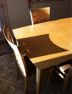 twerkingderp:  pizzaforpresident:  i dont trust this chair…..  This chair looks… shady 