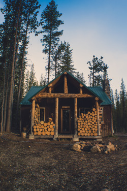 charleyzheng:  This was our cute weekend cabin at Elk Lake. Much more of a fixer-upper inside though.