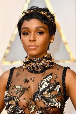 sauvamente: amuzed1: HOLLYWOOD, CA - FEBRUARY 26:  Singer/actor Janelle Monae attends the 89th Annual Academy Awards at Hollywood &amp; Highland Center on February 26, 2017 in Hollywood, California.   Come…thru 