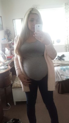 vickyandchick:  Me and my boy rocking it at 34 weeks and 1 day ✌ 