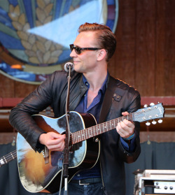 torrilla:  Tom Hiddleston at Wheatland Music Festival 2014 by Petra Daher [HQ] 