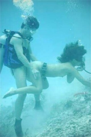 Sex picture club Love underwater 3, Retro fuck picture on cumnose.nakedgirlfuck.com