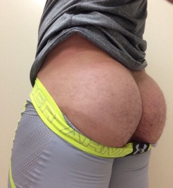 hothunksbubblebutts:  Gym ass  It took around twenty freshman to build me this fat, sweaty ass, but their pathetic lives were worth it.