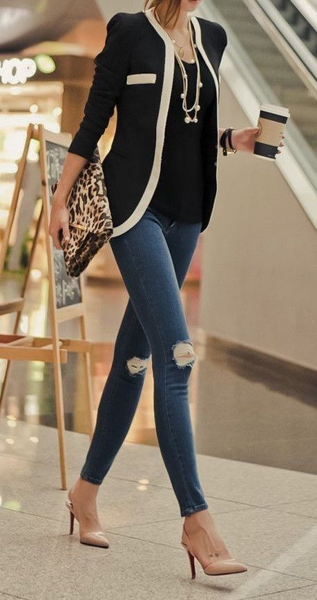 Black blazer with jeans outfits