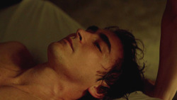 noclevernamelbr:  Just, you know, some season 1 Joe in bed