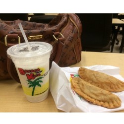 My milkshake brings all the boys to the yard. #jk #foreveralone #bananaking #empanda #collegedinners #ipostedtoomuchtoday #probablygonnagetunfollowed  (at Passaic County Community College)