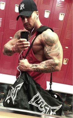 jacked-bodybuilders:  Quentin Elias 