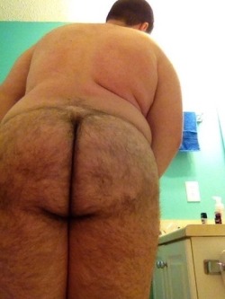 orsettociccio:  gottalovechubs:  Look at that furry bottom 😍  Wooof  hot