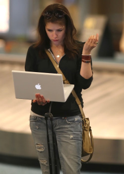 frighteningfox:  becapella:  Me when there is no WiFi  anna kendrick looks hot while confused at an airport 