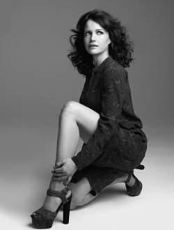 celebrity-legs-and-heels:  Carla GuginoFollow http://celebrity-legs-and-heels.tumblr.com/ for more!(via 29-carla-gugino.jpg (2682×3537))   Her BEAUTY  AND TALENT SO UNDERRATED 