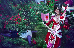 leaguecosplay:  Clodia Romero (Heartseeker Vayne) ((I featured her Vayne before, but there are so many new pics that I really wanted to put up here (also because it’s really hard to go back and edit an old post?? I might just be doing it wrong tho