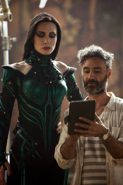 vrvmis: theavengers:  Cate Blanchett and Taika Waititi on the set of ‘Thor: Ragnarok’  I mean…this is pussy  