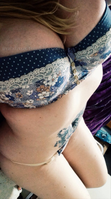 mirahxox:  I tried to do a set today and failed, but here’s my new cute matching undie set!xox 