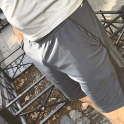 somewetguy:  Desperate guy wets his shorts in public 