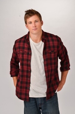 cutest-guys-ever24:Justin Deeley is so adorable and he’s also really hot