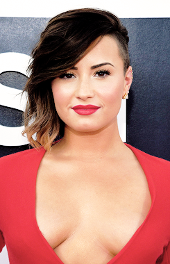 catchmes:  Demi arriving at the 2014 MTV Video Music Awards (24.08.14) 