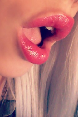 mybimbolove:  Dick sucking lips. 