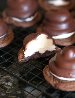 do-not-touch-my-food:  Chocolate Cookies with Buttercream Frosting